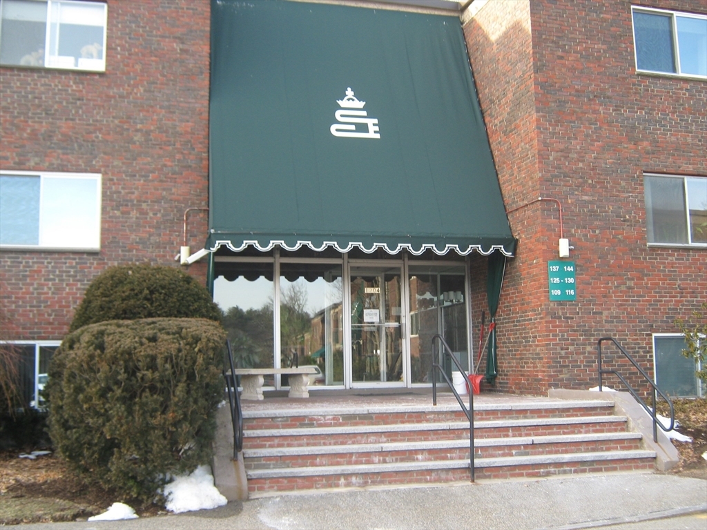Primary Photo - 1204 Greendale Ave