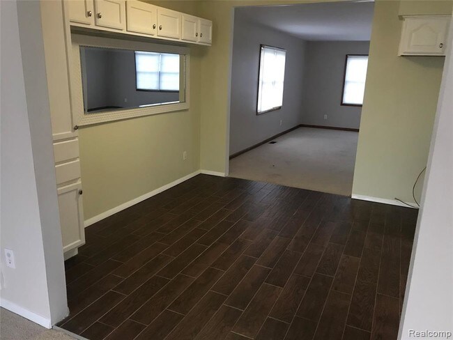 Building Photo - 43556 Fleetwood Ct