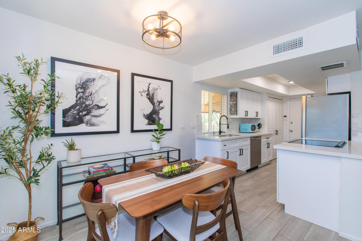 Foto principal - 720 E North Ln