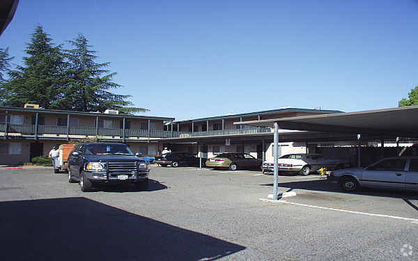 Área de estacionamiento - Granada Apartments