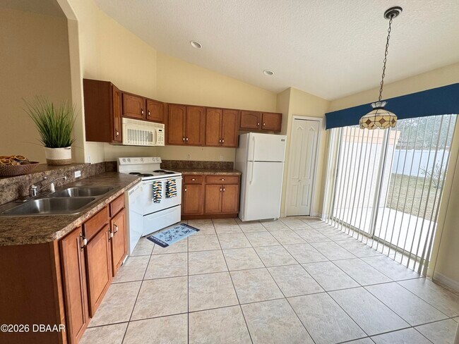 Foto del edificio - 28 Louvet Ln