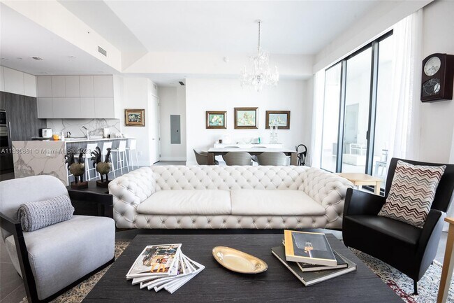 Foto del edificio - 275 Giralda Ave