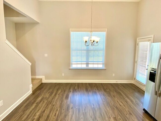Building Photo - Now Leasing 5 Bedroom 3 Bath Home In Horn ...