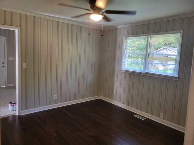 Building Photo - GREAT LOCATION in West Macon!