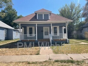 Building Photo - 206 N Ash St
