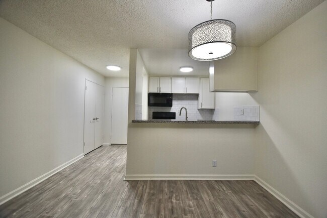 Building Photo - 15049