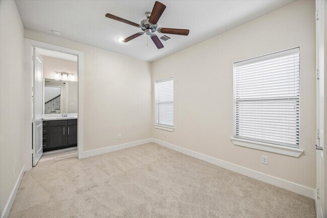 Building Photo - 1029 Green Kensington Dr