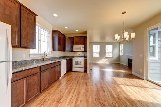 Foto del edificio - 2778 Emerald Lk Ln