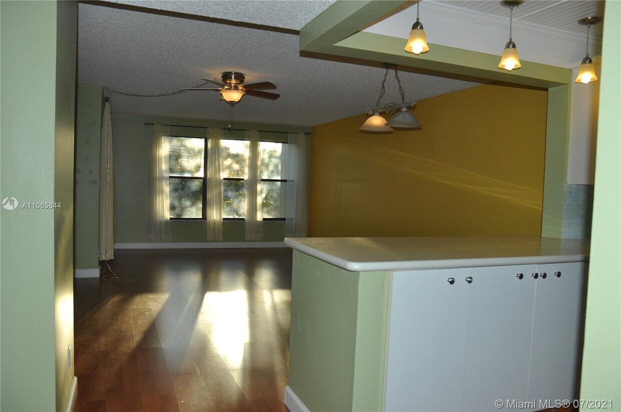 Primary Photo - 2308 S Cypress Bend Dr