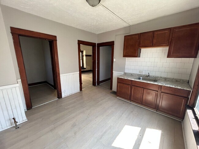 Foto del edificio - SECTION 8 and EDEN Accepted! Spacious with...