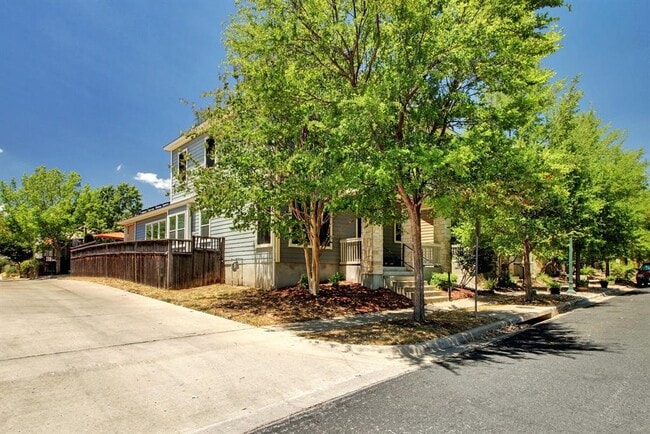 Building Photo - 3808 Mattie St