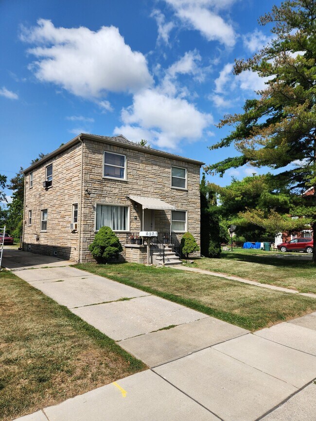 Building Photo - 24920 Outer Dr W