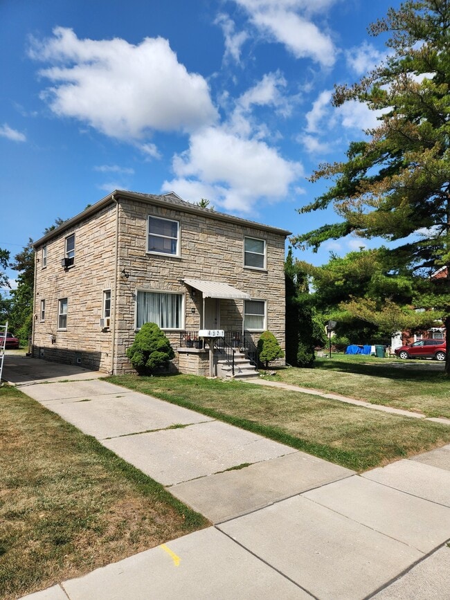 Building Photo - 24920 W Outer Dr