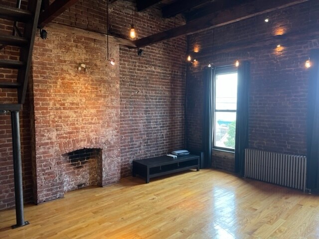 Building Photo - 858 Bay St