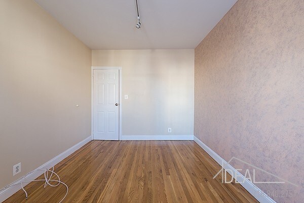 Building Photo - 409 Grand St