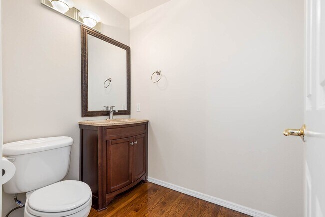 Foto del edificio - 824 Chelan Pl NE