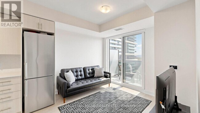 Photo du bâtiment - 2545 Simcoe St N