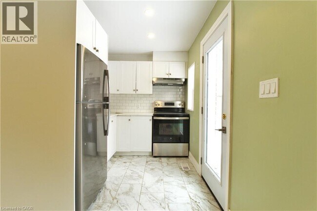 Photo du bâtiment - 1243 Langmuir Ave