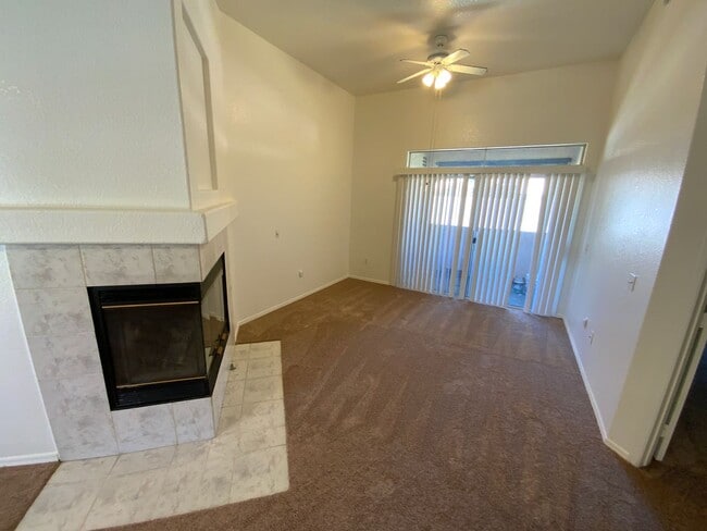 Building Photo - GREAT 1 STORY CONDO MINUTES FROM THE STRIP