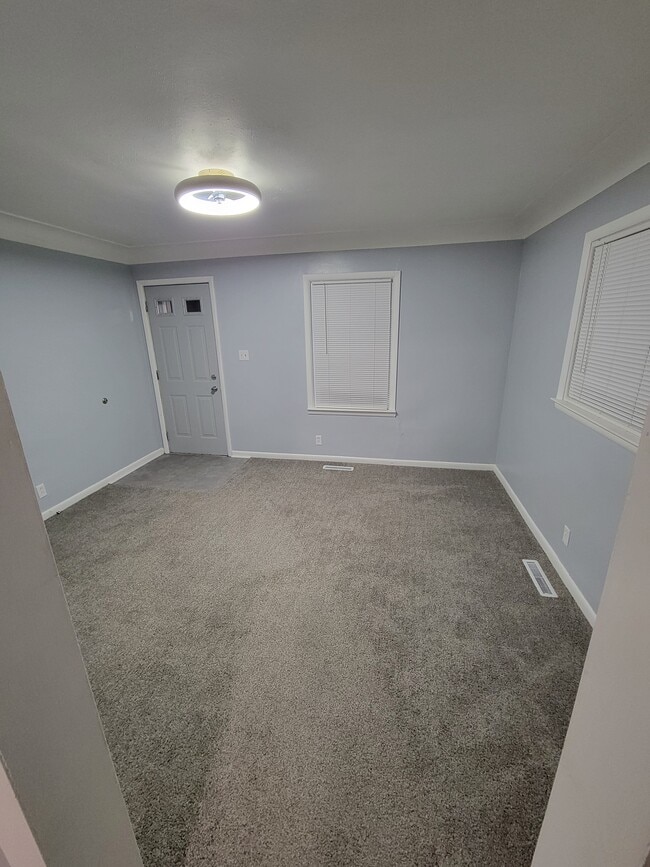 Building Photo - 1860 S Shore Blvd