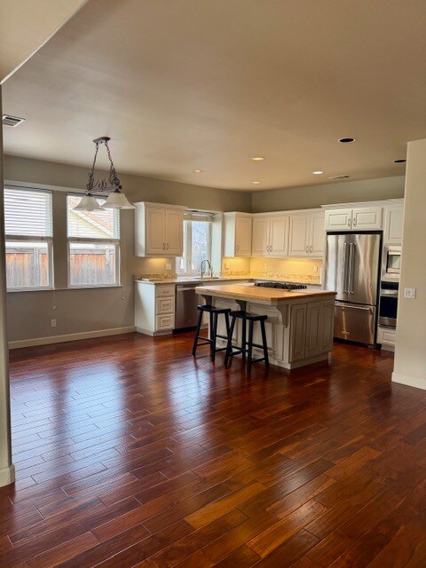 Foto del edificio - 512 Larkfield Pl