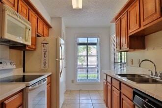 Building Photo - 1311 Antoine Dr
