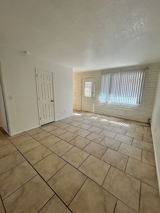 Foto del edificio - 3441 Oro Grande Blvd