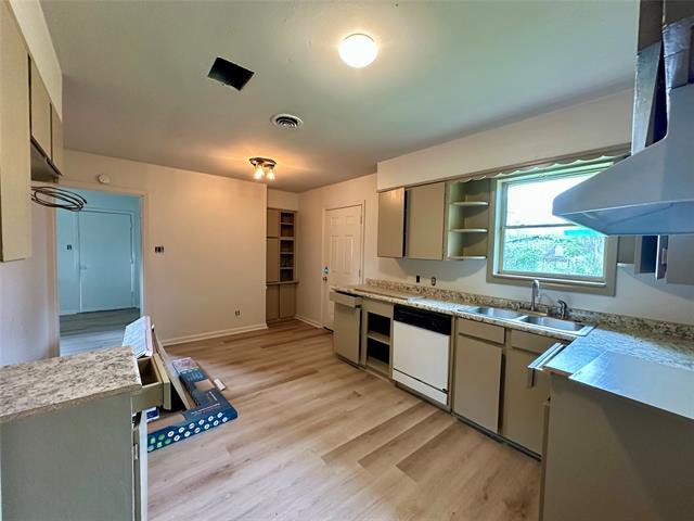 Foto del edificio - 1015 Pine Tree Dr