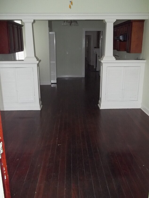 Living Room - 1805 N Dupre St