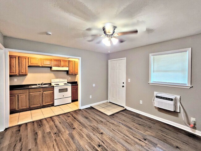 Foto del edificio - 3900 Rucker Cir SW