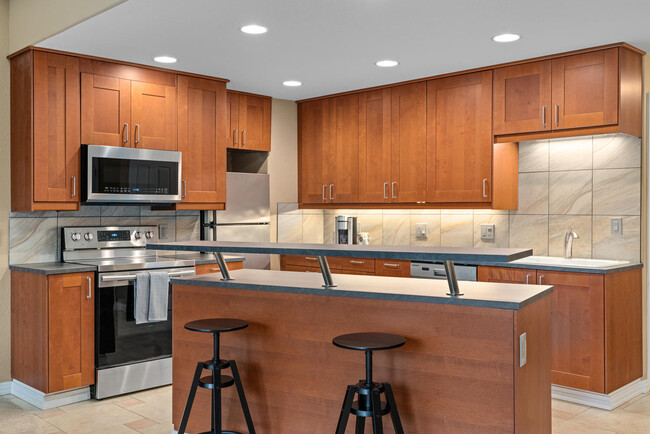 Building Photo - 4 Touchstone