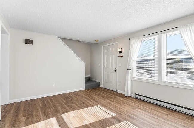 Foto del edificio - Spacious Layouts with Natural Light