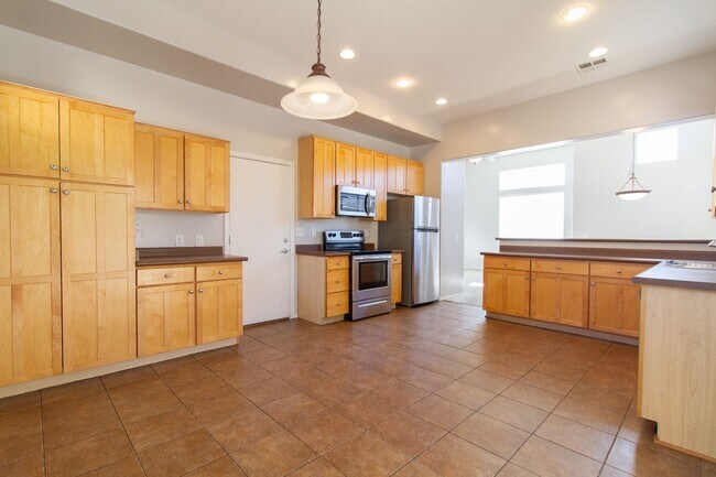 Foto del edificio - GATED COMMUNITY  near Baseline & 40th Stre...