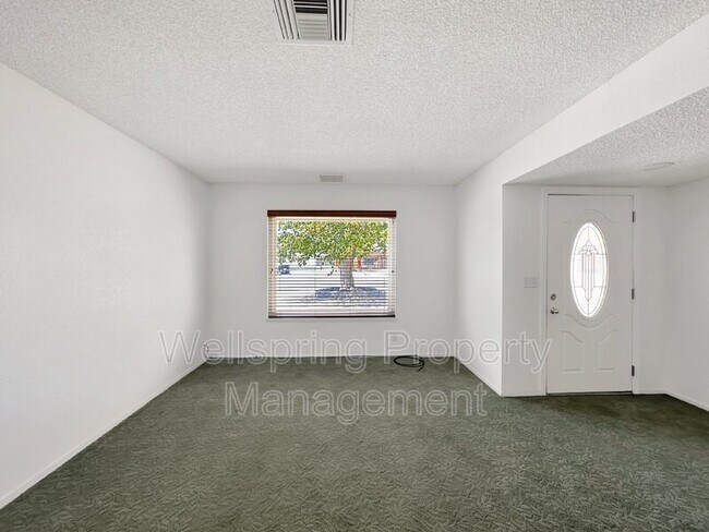 Building Photo - 628 S Gemstone St