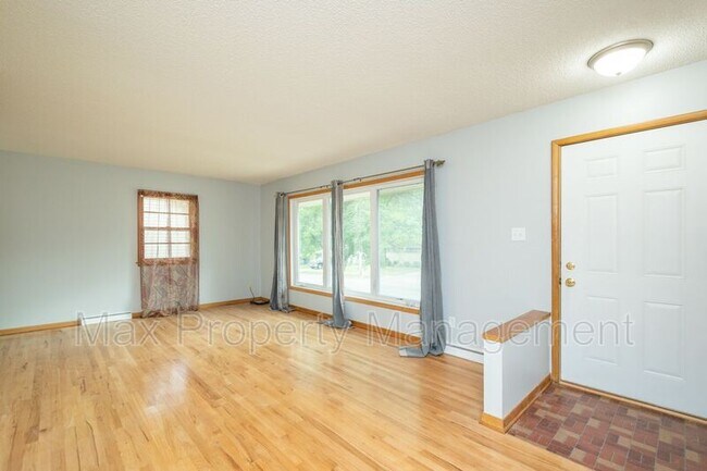 Building Photo - 3934 Oakshire Rd