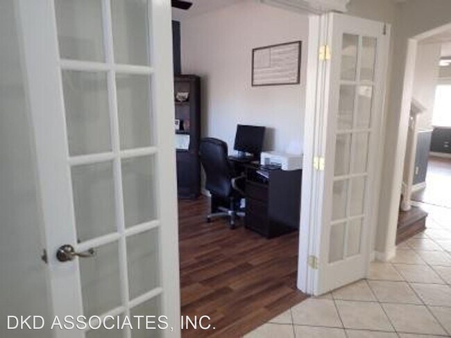 Building Photo - 4 br, 2.5 bath House - 3660 TIERRA CALIDA DR