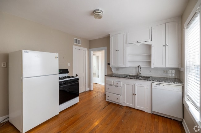 Building Photo - 301-311 W Leuda St