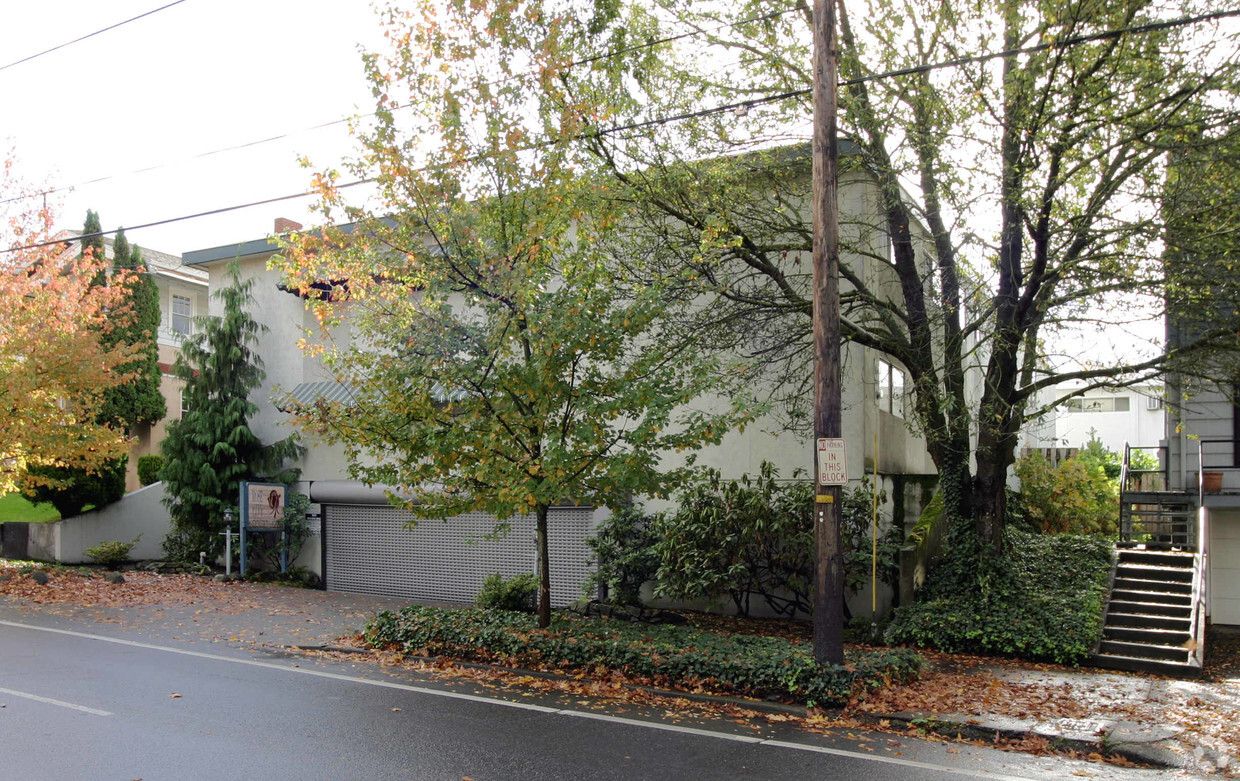 Foto del edificio - Rose City Court Apartments