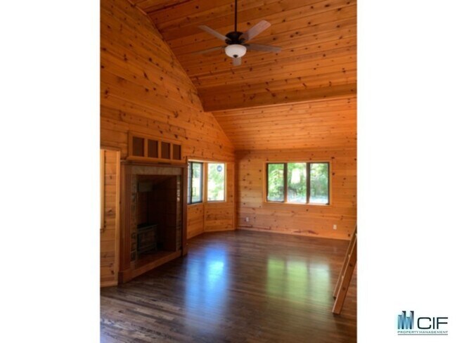 Foto del edificio - 250 Happy Valley Rd