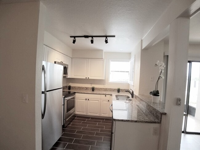 Building Photo - FOR RENT! Gorgeous First Floor Remodeled 2...