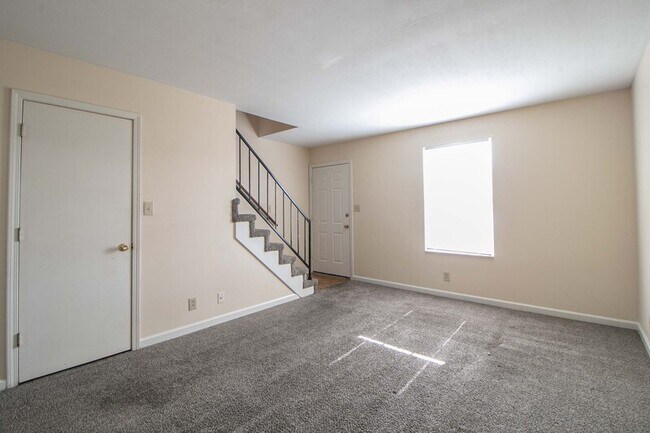 Foto del edificio - 371-3 Peabody Drive