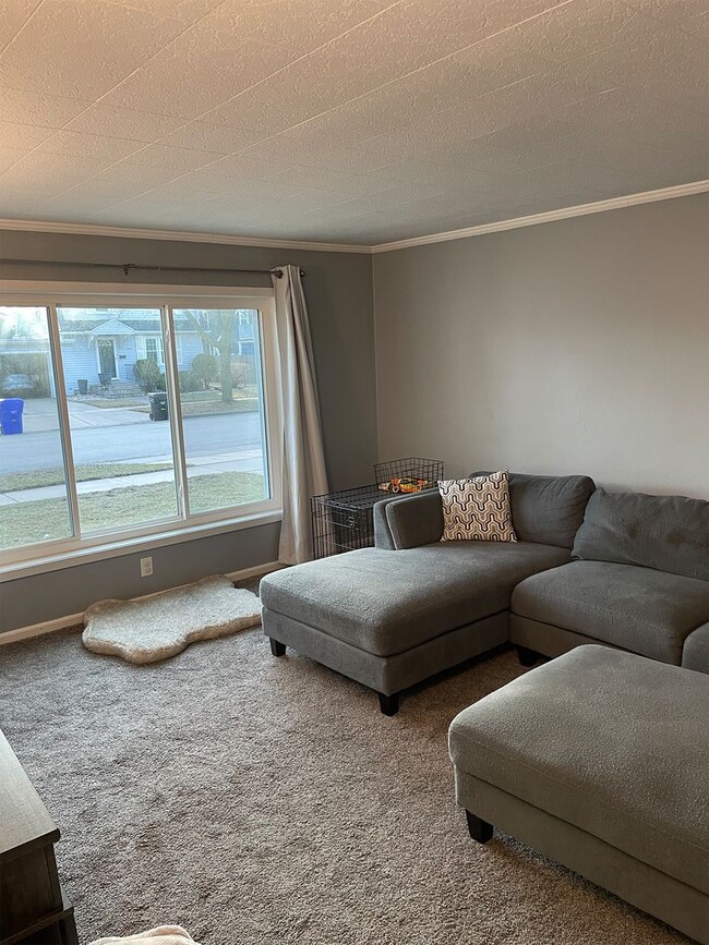 Building Photo - "Discover Your Ideal Home: Charming 3-Bedr...