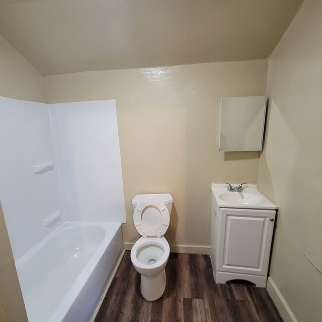 Building Photo - Near NW-Riverside 4BR/2BA House for RENT!