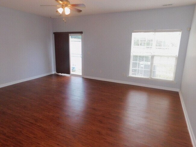 Foto del edificio - Wonderful 3br/2.5ba TH in excellent Apex location! One car garage! Available February 1st!