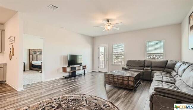 Foto del edificio - 6400 Rounded Pebble Ln