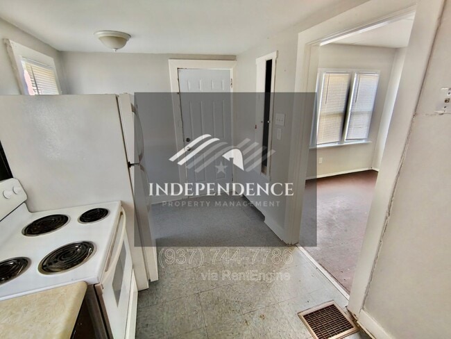 Building Photo - 515 Mertland Ave