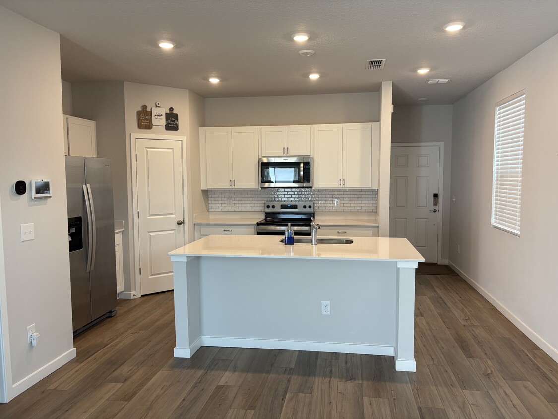 Foto principal - 10648 Waterfield Rd
