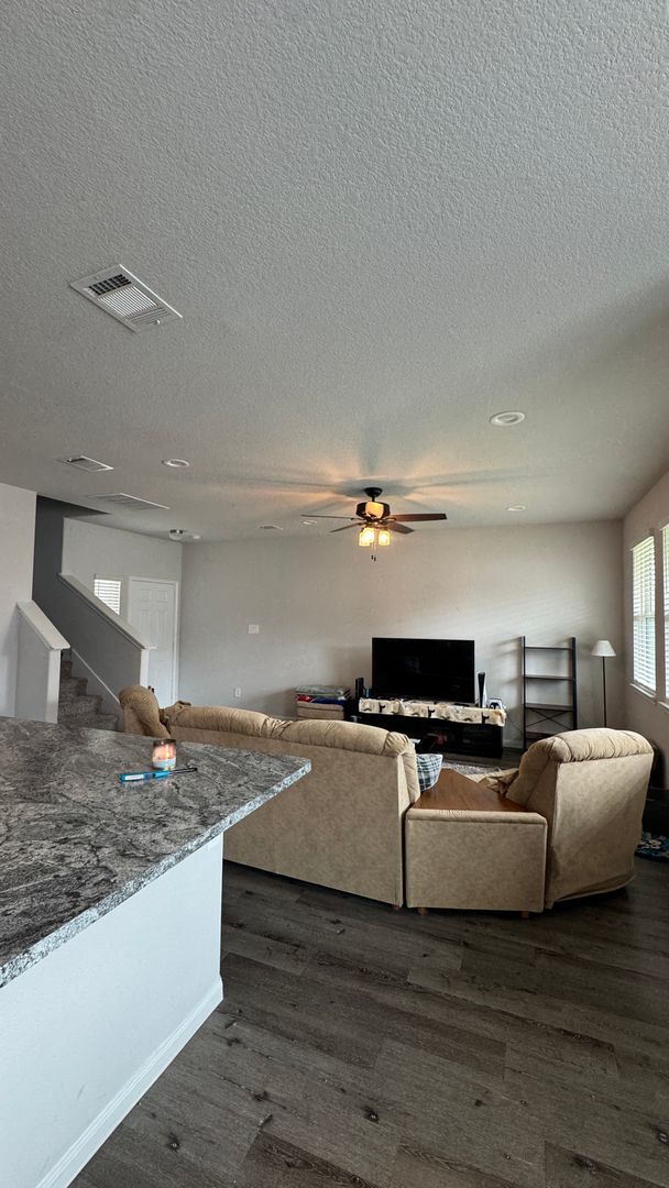 Foto del edificio - Entertainer’s Kitchen + Oversized Primary Suite | 4 Bed House in Bryan