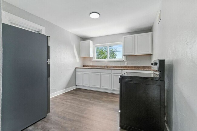 Photo - 2200 Milligan Ave Apartment