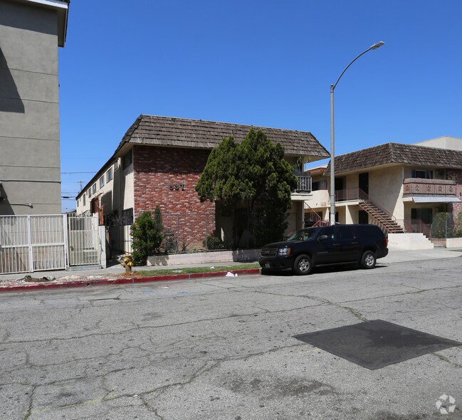 Building Photo - 837 S Ardmore Ave